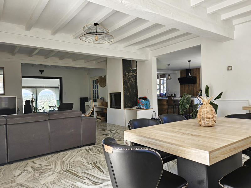 Villa - 270 m² - 8 pièces