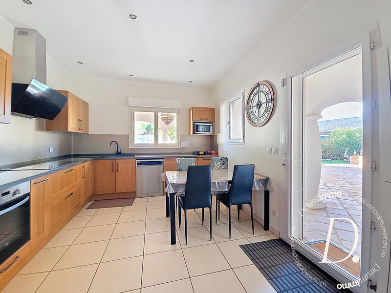 Villa - 270 m² - 8 pièces