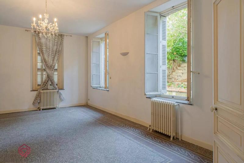 Maison de village - 282 m² - 8 pièces