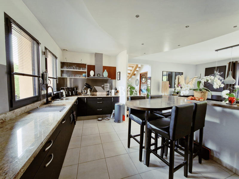 Maison contemporaine - 197 m² - 6 pièces