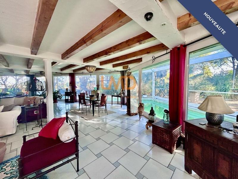 Maison d'architecte - 405 m² - 8 pièces