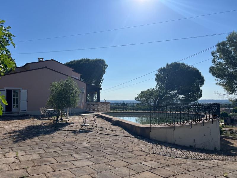 Maison - 260 m² - 6 pièces