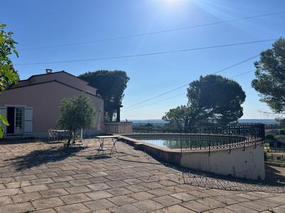 Maison - 260 m² - 6 pièces