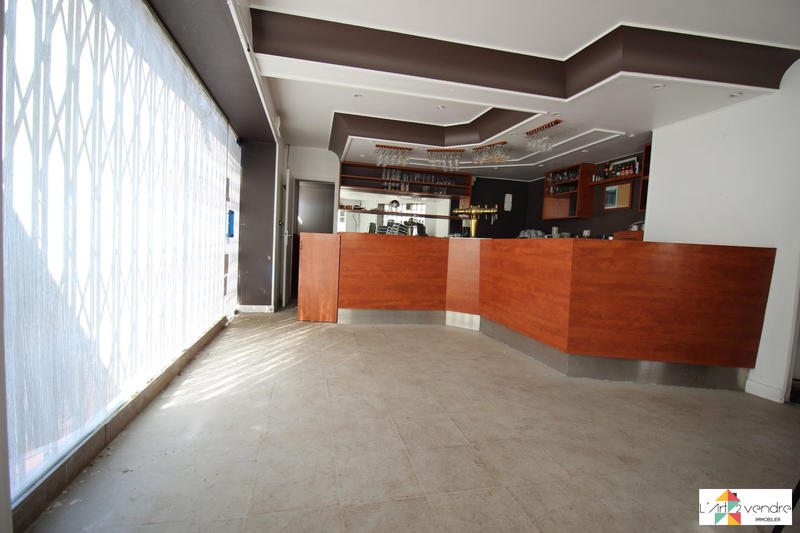 Maison traditionnelle - 165 m² - 8 pièces