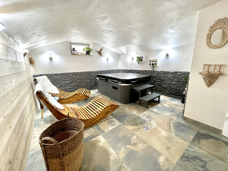 Propriété - 446 m² - 12 pièces