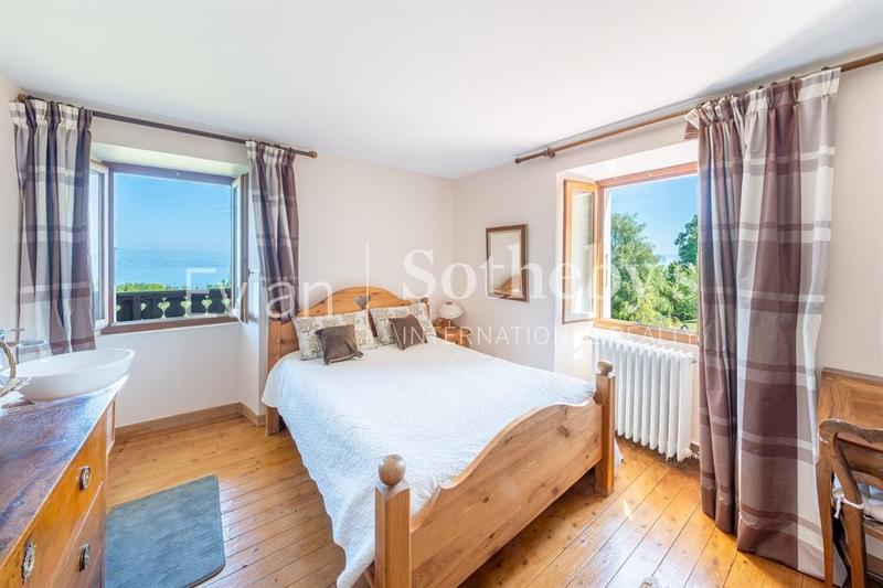 Maison - 261 m² - 13 pièces