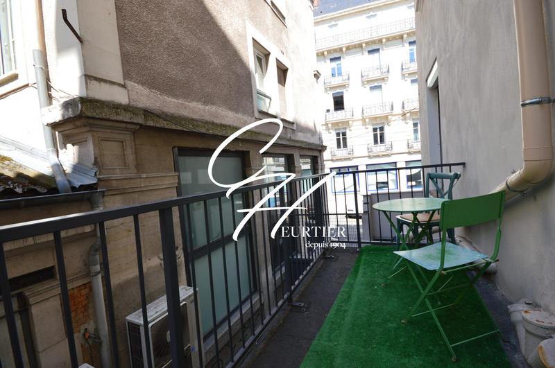 Appartement - 99 m² - 4 pièces