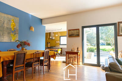 Maison - 210 m² - 11 pièces