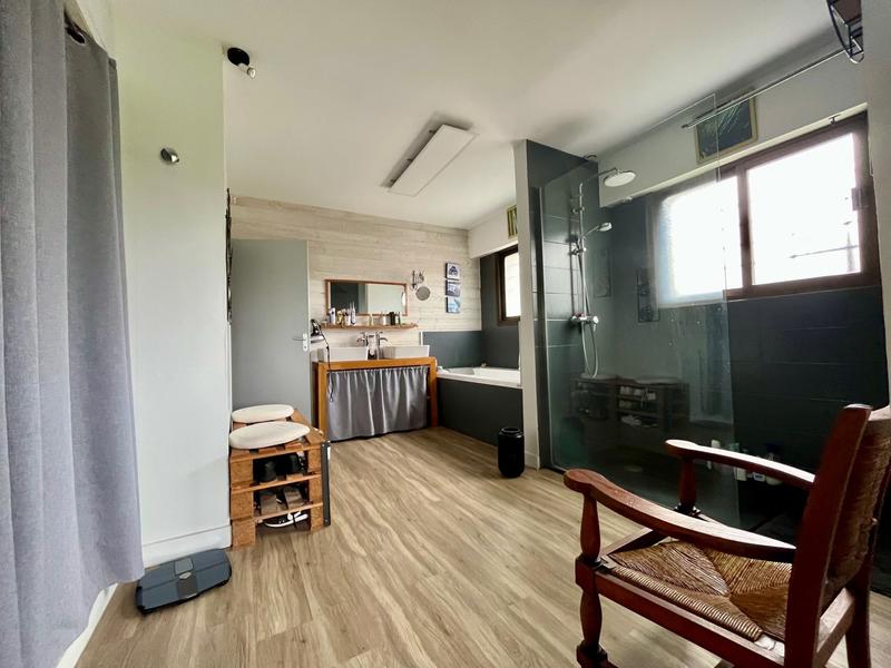 Maison traditionnelle - 183 m² - 7 pièces