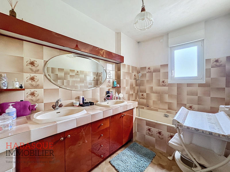 Maison - 178 m² - 9 pièces