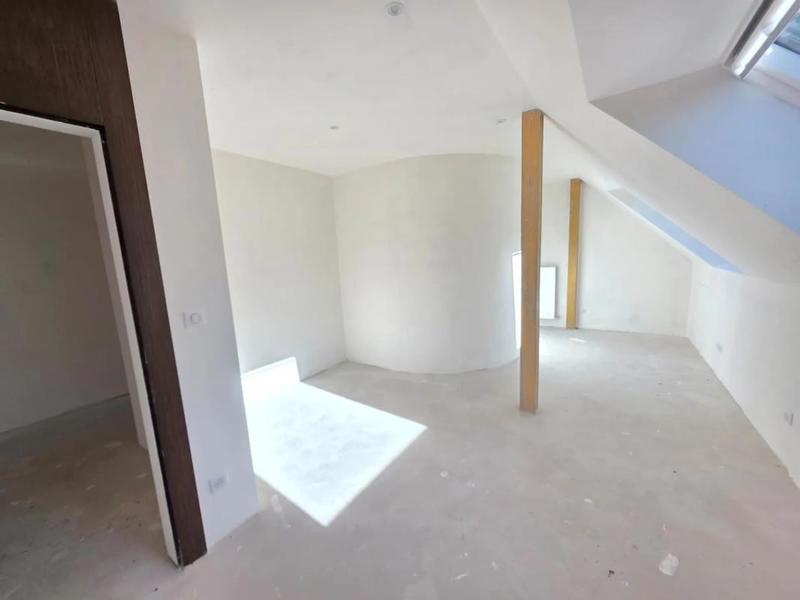 Maison - 224 m² - 7 pièces