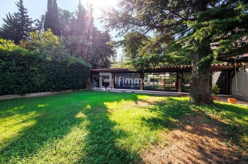 Maison - 260 m² - 6 pièces