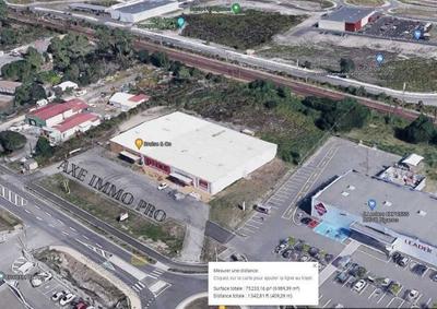 Local commercial - 2 000 m² - 5 pièces