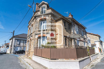 Maison - 217 m² - 8 pièces
