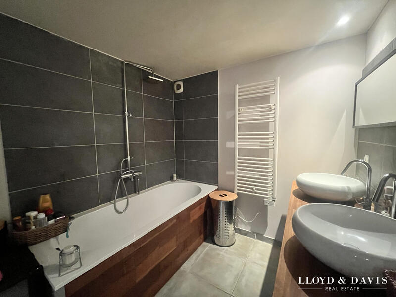 Appartement - 94 m² - 4 pièces