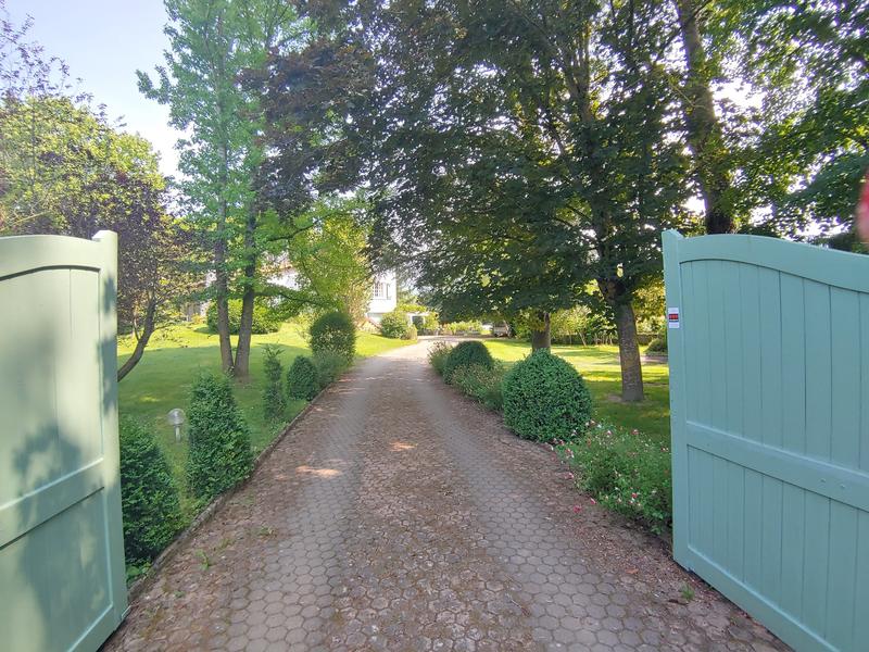 Maison - 247 m² - 9 pièces