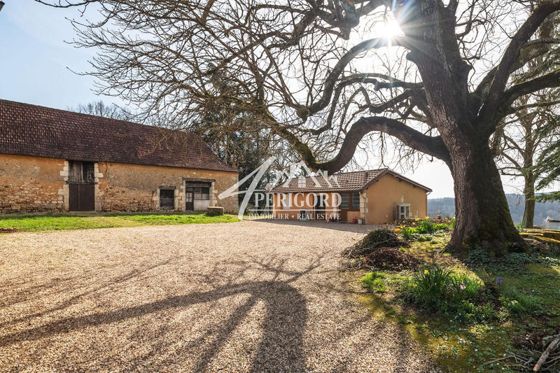 Maison - 210 m² - 10 pièces