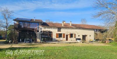 Maison en pierre - 215 m² - 7 pièces