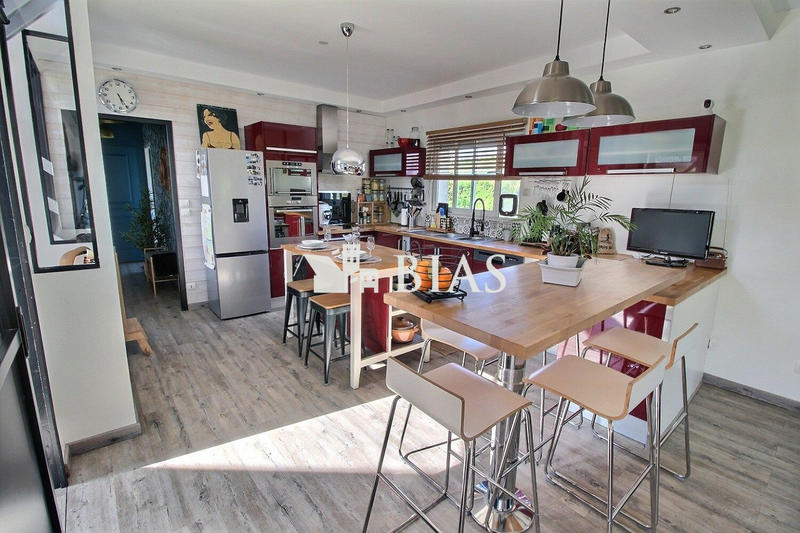 Maison - 168 m² - 7 pièces