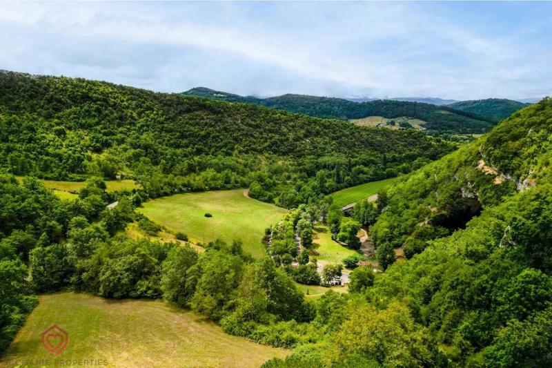 Maison de maîtres - 472 m² - 19 pièces