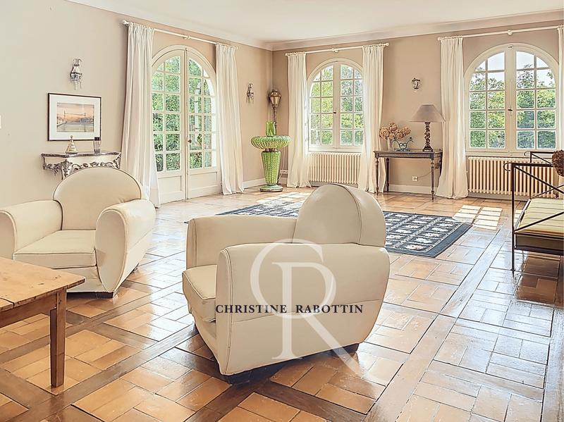 Maison - 285 m² - 10 pièces