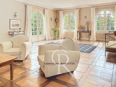 Maison - 285 m² - 10 pièces