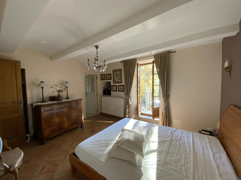 Maison - 250 m² - 7 pièces