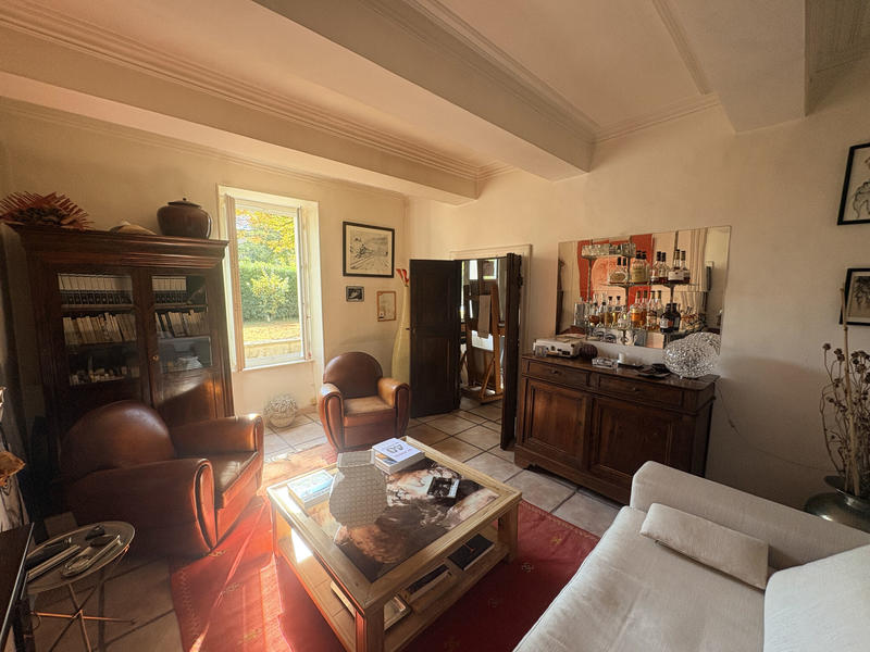 Maison - 320 m² - 8 pièces