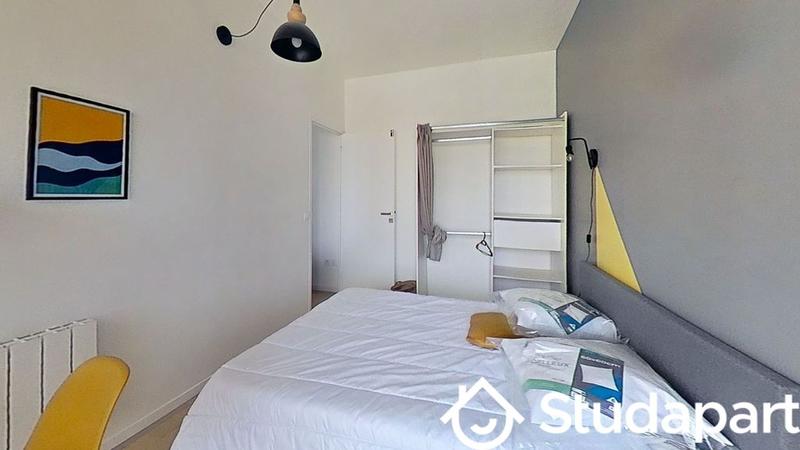 Chambre - 77 m² - 1 pièce