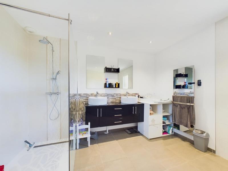 Maison - 184 m² - 5 pièces