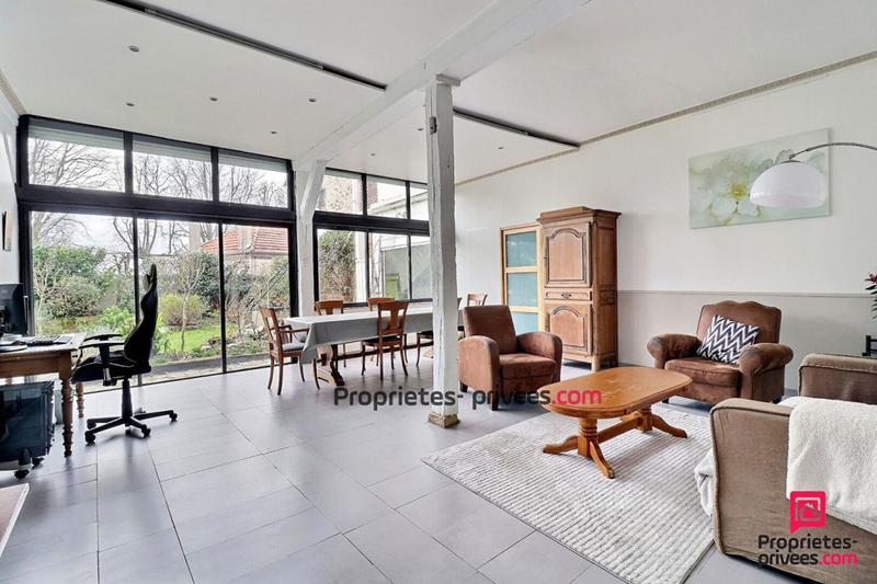 Maison - 250 m² - 8 pièces