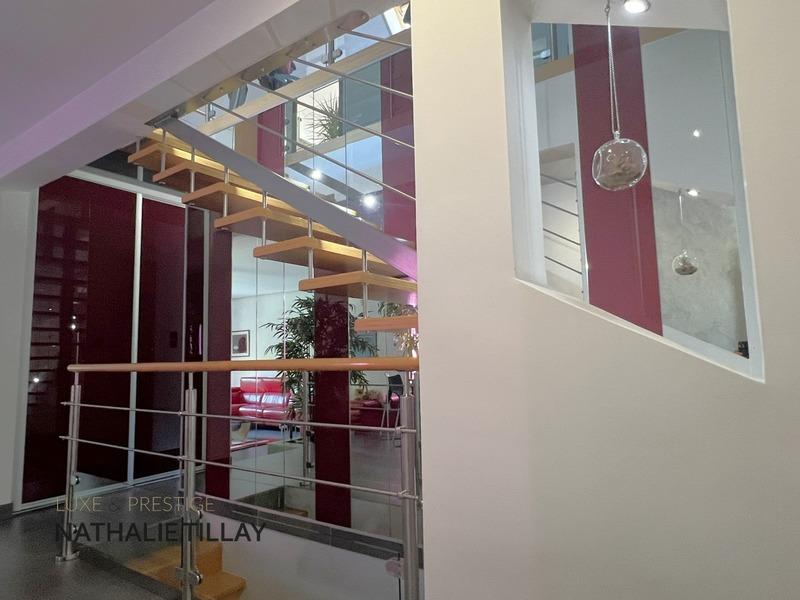 Maison - 201 m² - 7 pièces