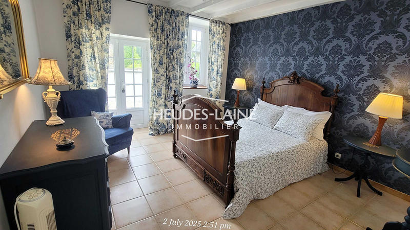 Maison - 330 m² - 10 pièces