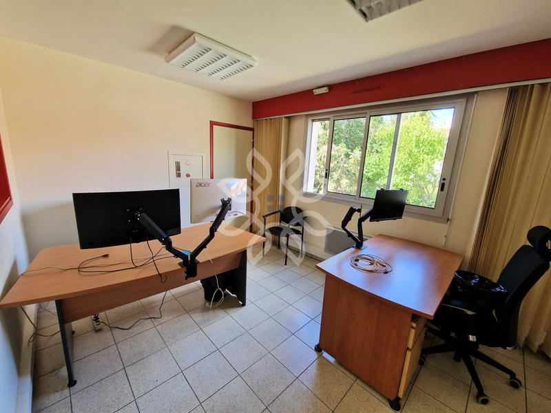 Bureau - 250 m² - 7 pièces