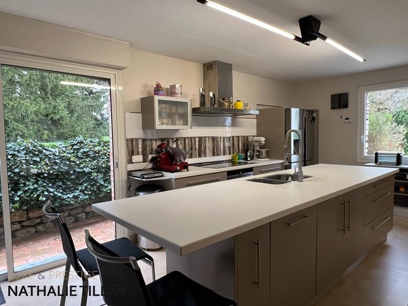 Propriété - 250 m² - 8 pièces