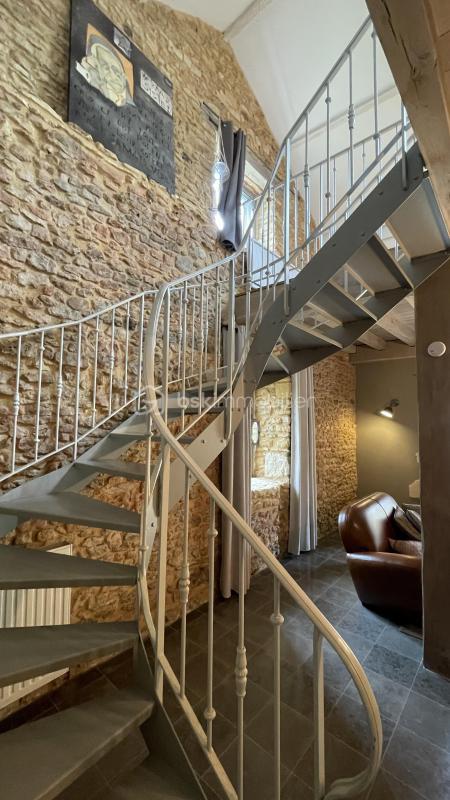 Propriété - 264 m² - 9 pièces