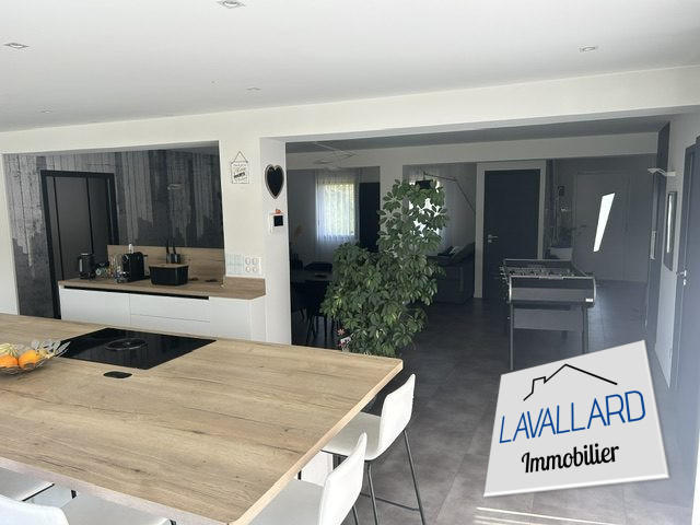 Maison - 180 m² - 6 pièces