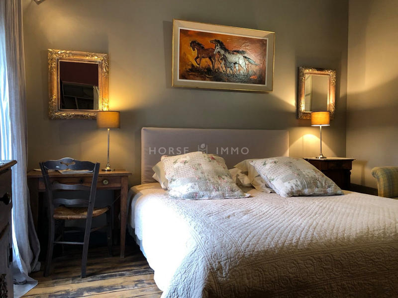 Maison - 1 745 m² - 50 pièces