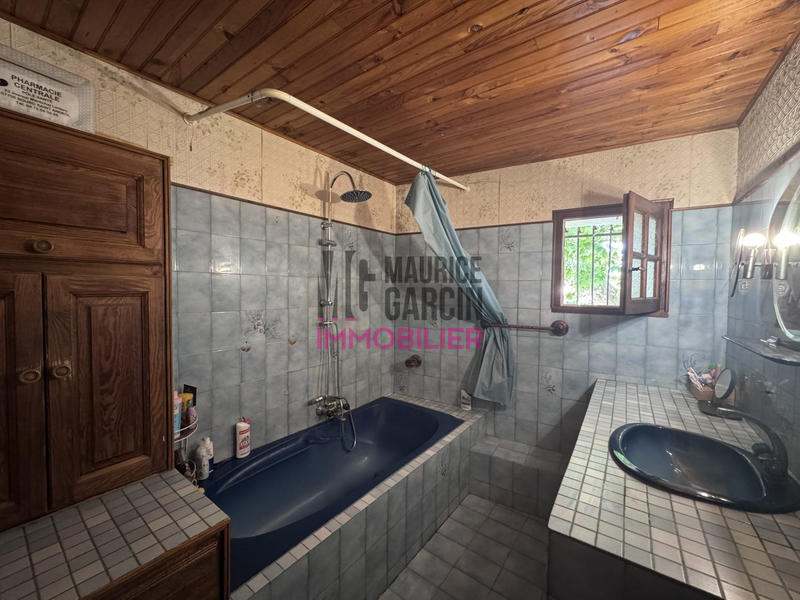 Maison - 202 m² - 9 pièces