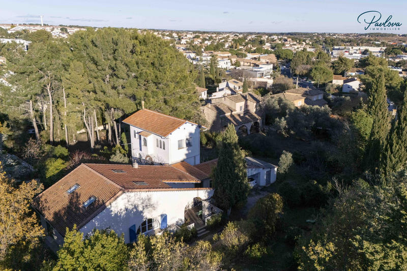 Maison traditionnelle - 215 m² - 8 pièces