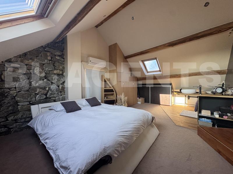 Maison - 225 m² - 7 pièces