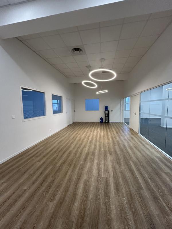 Bureau - 250 m² - 5 pièces