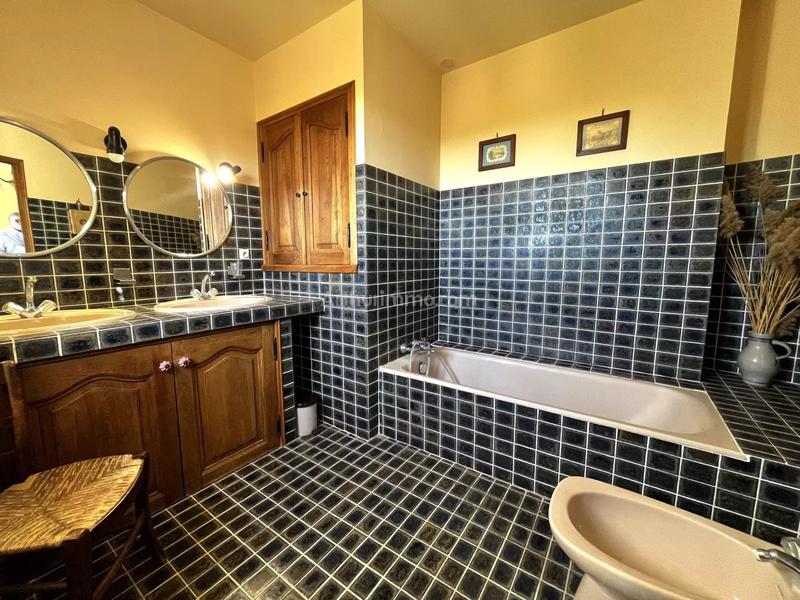 Maison - 261 m² - 7 pièces