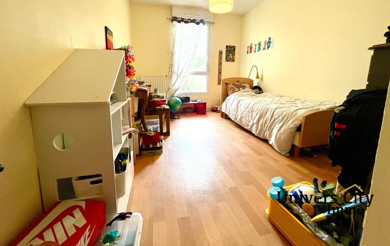 Appartement - 100 m² - 5 pièces