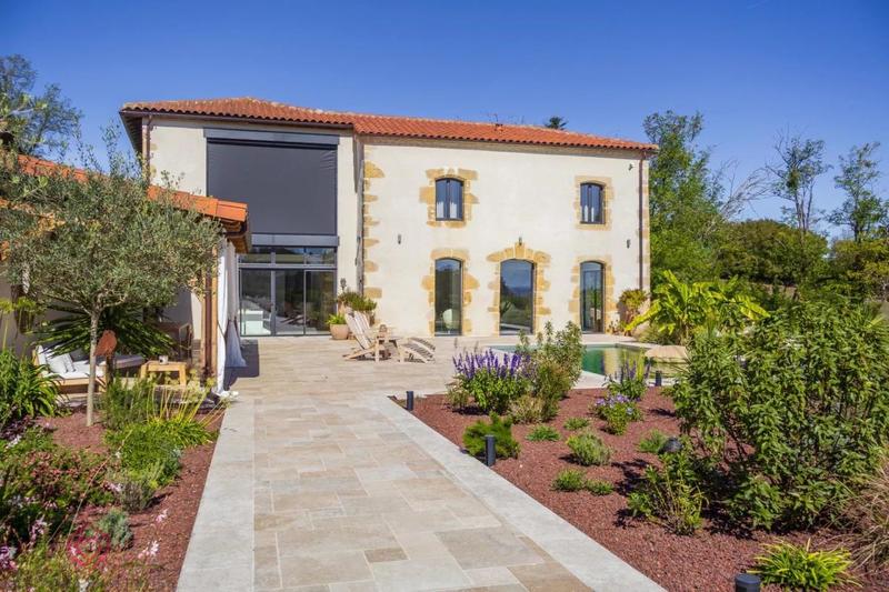 Maison - 233 m² - 5 pièces