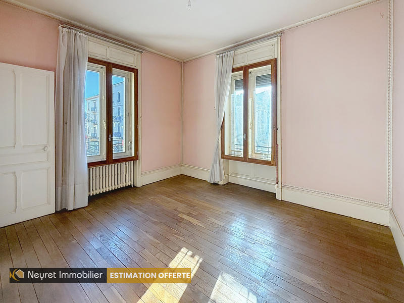 Maison - 277 m² - 12 pièces