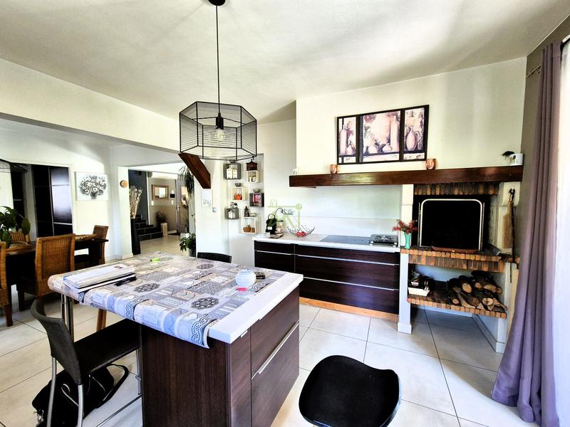 Maison traditionnelle - 313 m² - 11 pièces