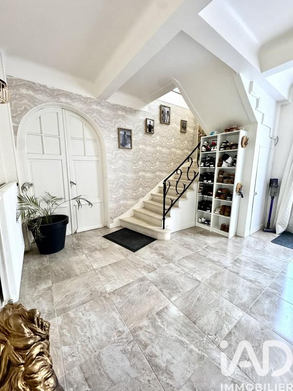 Maison - 320 m² - 10 pièces