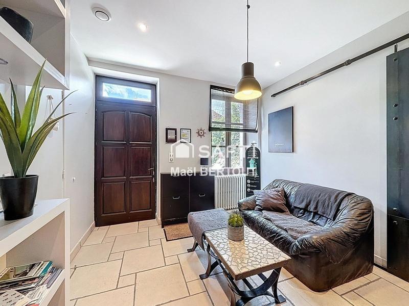 Maison - 230 m² - 10 pièces