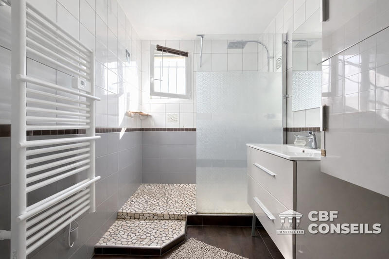 Maison - 80 m² - 5 pièces